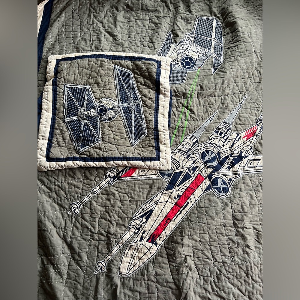 Pottery Barn Kids Star Wars X-Wing Tie Fighter
Quilt Twin with Pillow Case